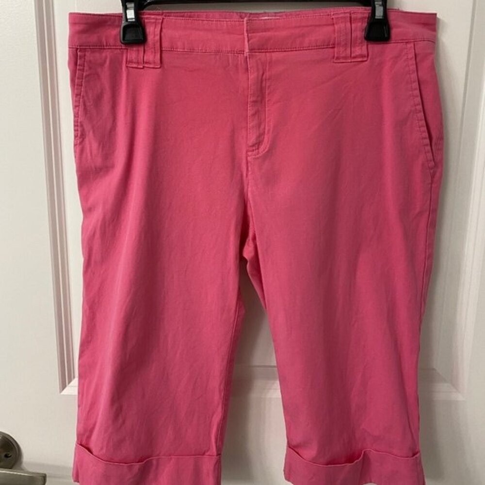 Izod Women Pink Bermuda Shorts Size 8P Cuffed Chino Stretch Cotton Pocket